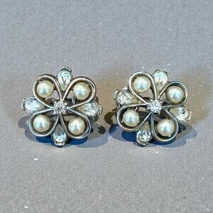 Vintage Signed TRIFARI Faux Pearl & Rhinestone Clip On Earrings Silver Tone